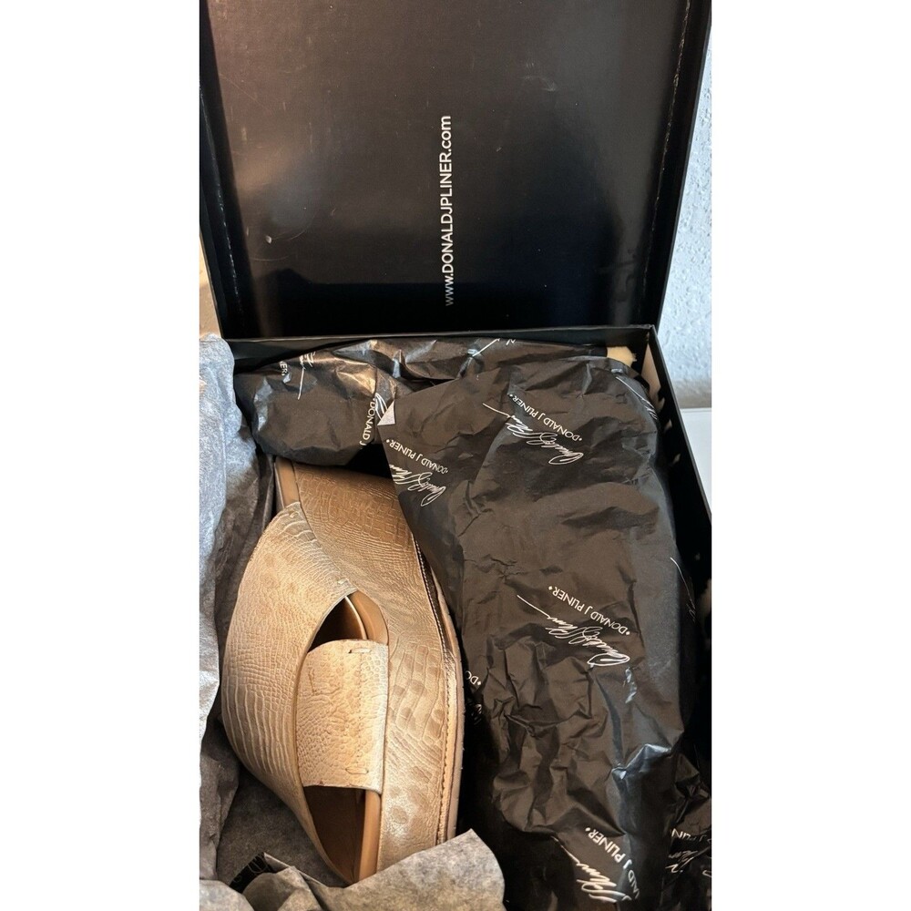 Donald J Pliner Franz Wedge Sandals Gold Desert Rose Metallic Size 7.5 New W Box - Picture 3 of 7